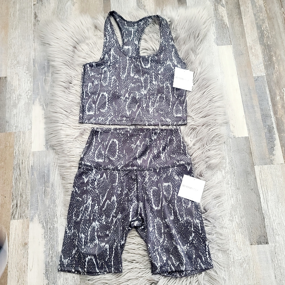 Beyond Yoga Set Size L
